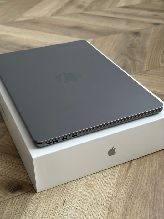 Apple MacBook Air M2 - 24GB Ram / 256GB SSD - Stan IDEALNY!