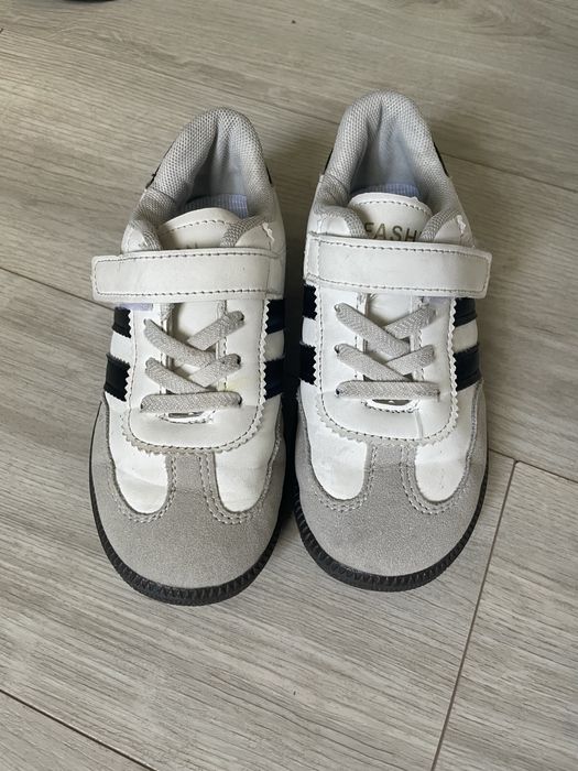 Стильні кросівки