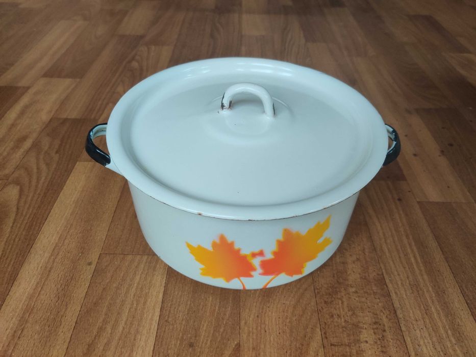 Эмалированные кастрюли