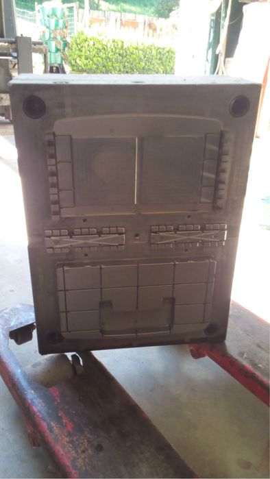 Mala de plastico multiusos muito uso e pratico de montar dois moldes