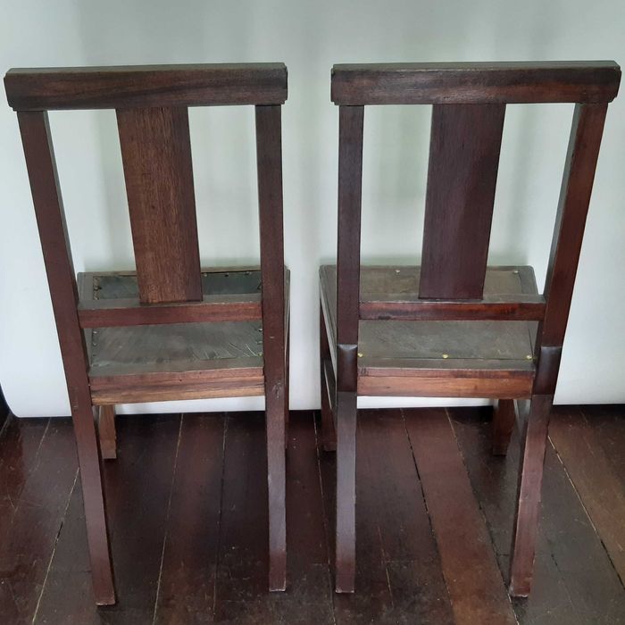 Duas Cadeiras Antigas Madeira Maciça Assentos Cabedal p/ Restauro
