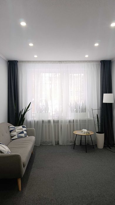 Офіс (3 кабінети). Перший поверх. Світло. Метро Звіринецька 2 хвилини.