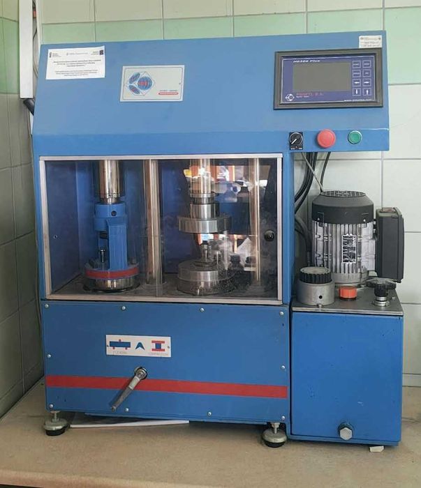 Prasa / maszyna laboratoryjna PROETI C0117 – 300/15 kN – H0206 PLUS – urządzenie do badań materiałów budowlanych