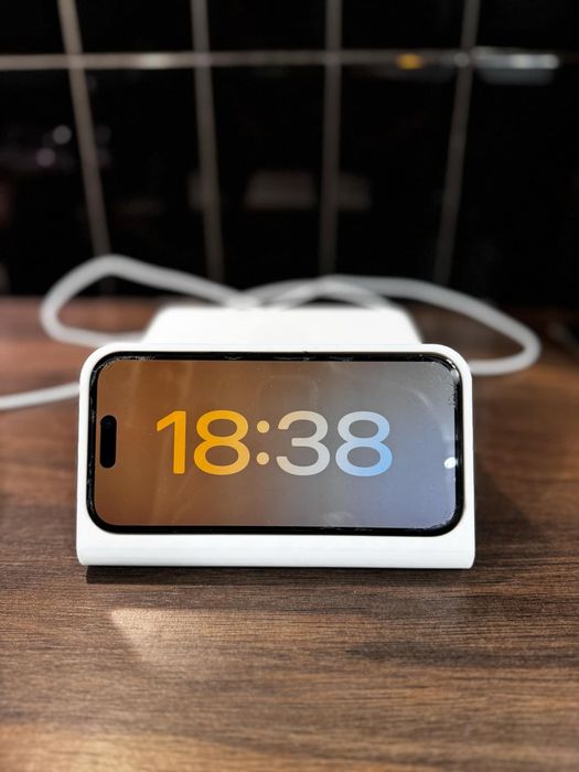 Stojak z funkcją zegarka Iphone