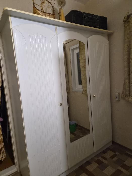 Шкаф, белый 3х створчатый