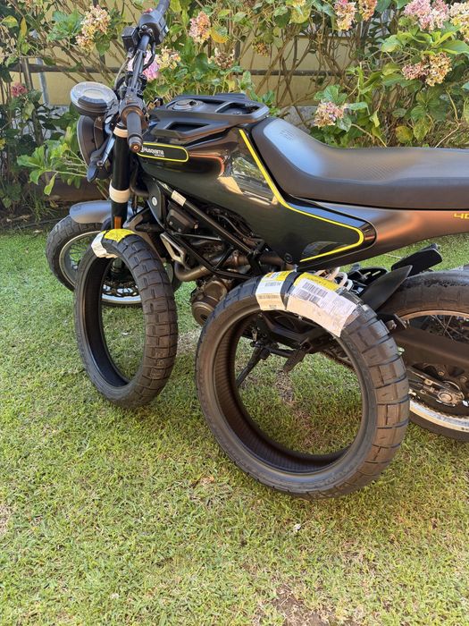 Husqvarna svartpilen 401 com muitos extras pneus novos e afinação de valvulas feita