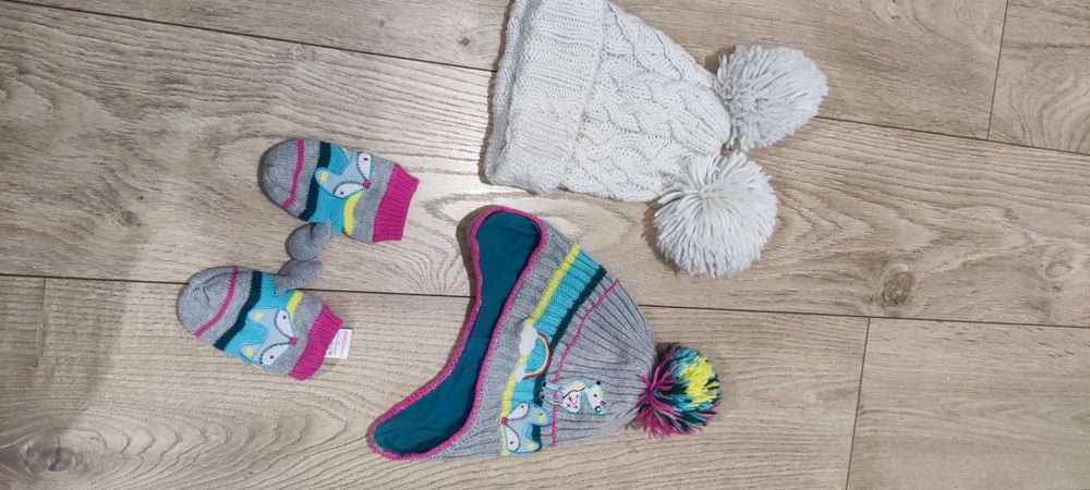 Czapki z rękawiczkami dla dziecka na 2-3  latka 
Czapka biała bardzo c