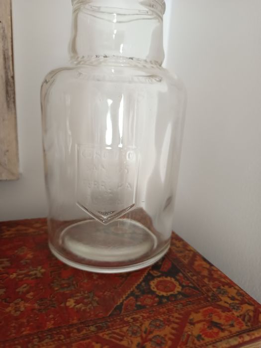 Frasco  vidro,de colleccao Cordeiro Santos & Ferreira Lda, Lisboa "