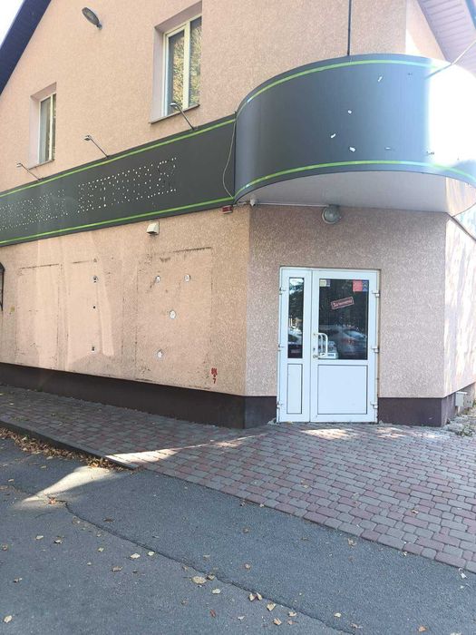 Здається фасадне комерційне приміщ-я 140 кв.м. Окремий вхід. Слов'янка