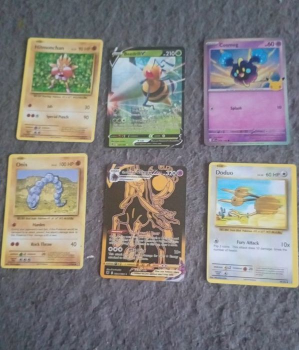 Różne karty Pokemon