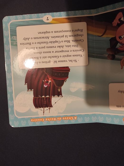 Livros e puzzle para criança