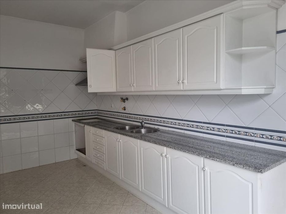 Apartamento T3 com Parqueamento – Santarém