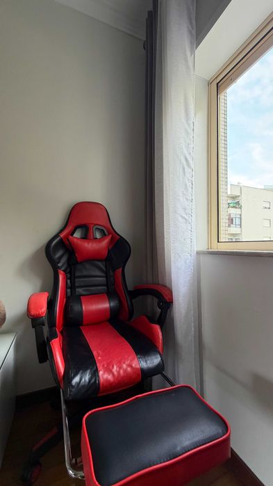 Cadeira Gaming preta e vermelha, ideal para gaming, estudar ou trabalhar.
