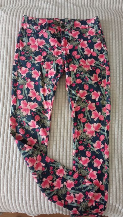 Spodnie damskie jeansowe Esmara w kwiaty r. 36