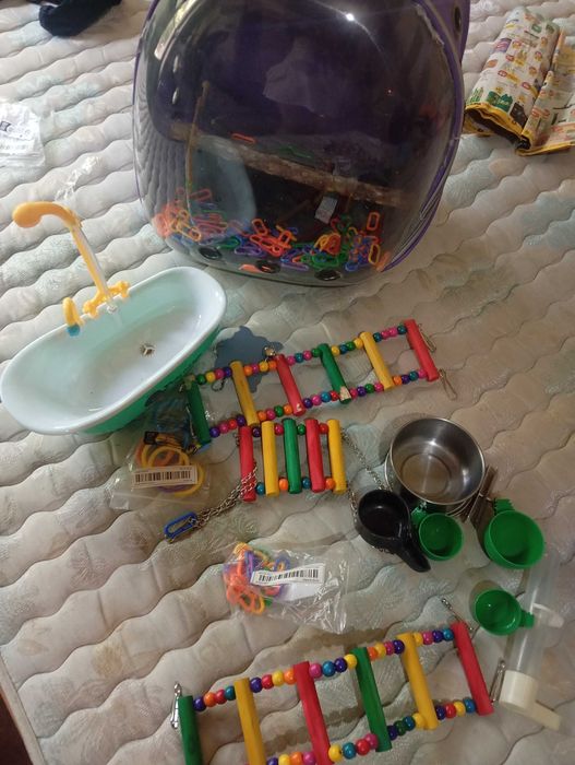 Mochila transporte ,passeio para aves  com brinquedos semi novo