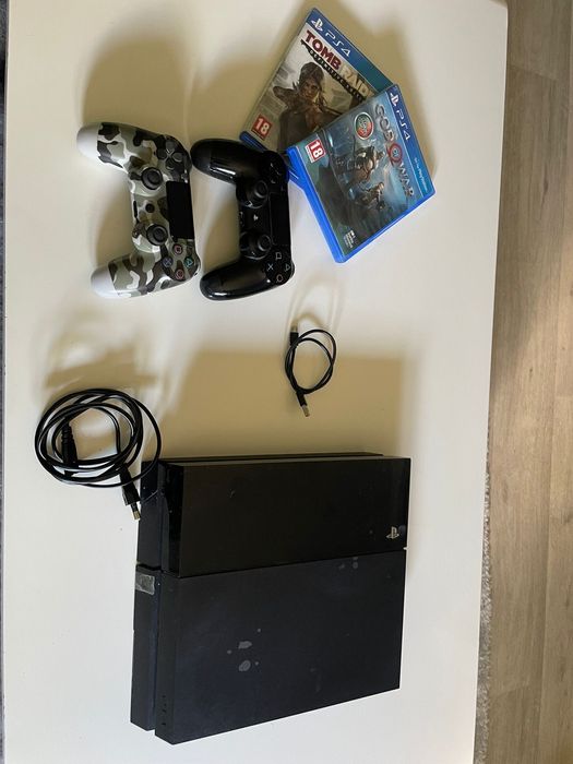 PlayStation 4 + 2 comandos e jogos
