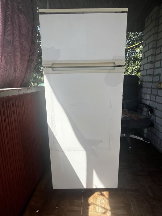 Продам б/у холодильник