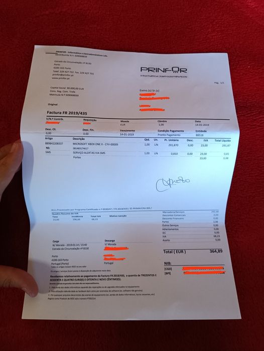 XBOX ONE X praticamente NOVA (1 tb memória)