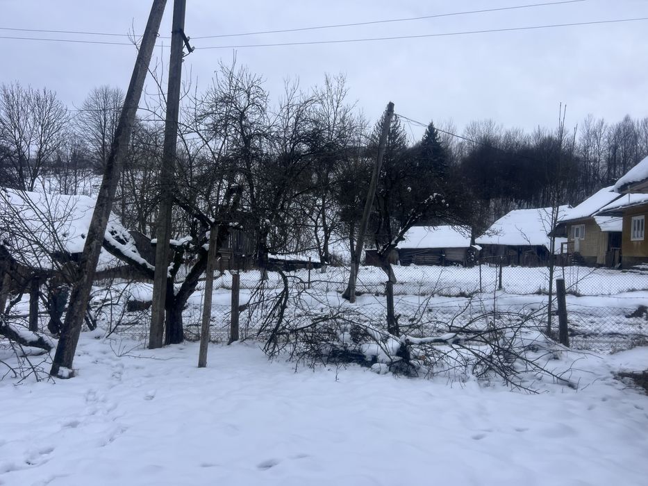 Продається маленький будинок у с. Сухий з двома ділянками