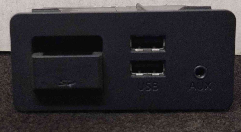 Módulo USB / AUX / IPOD D09H-669U0 - MAZDA CX-3