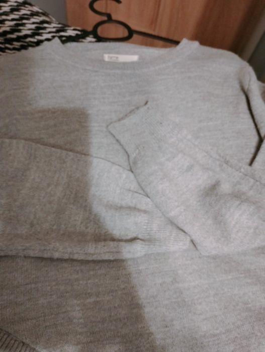 Sweter z ozdobnym tiulem