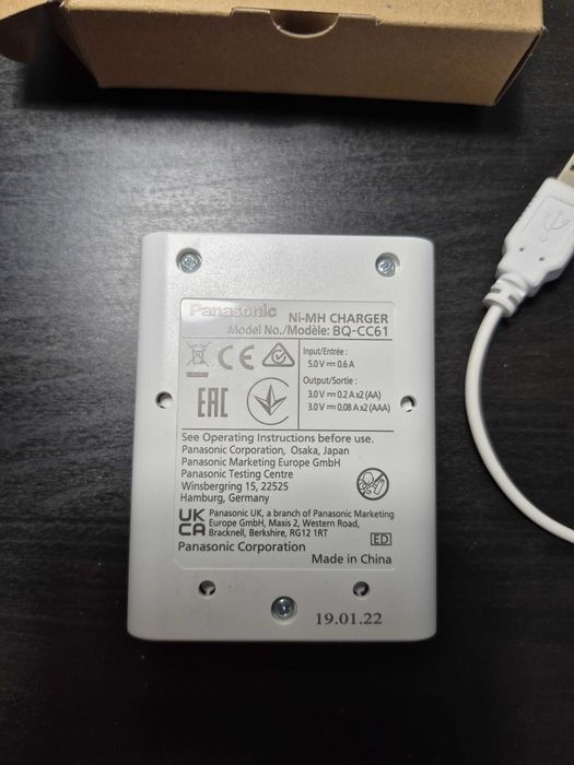 USB-зарядка для пальчикових батареєк AA, AAA