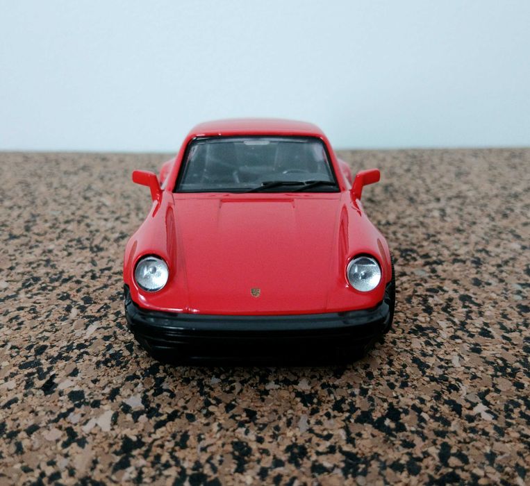 Porche 911 Turbo 3.3 (escala 1:32)