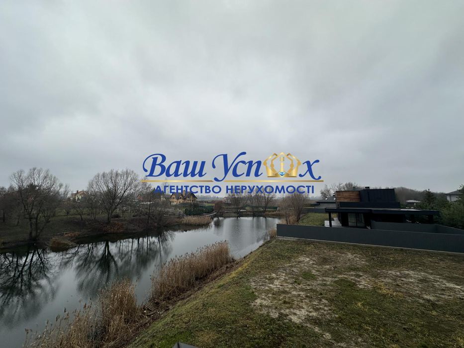 Продаж будинку з виходом на озеро у місті. село Крушинка.