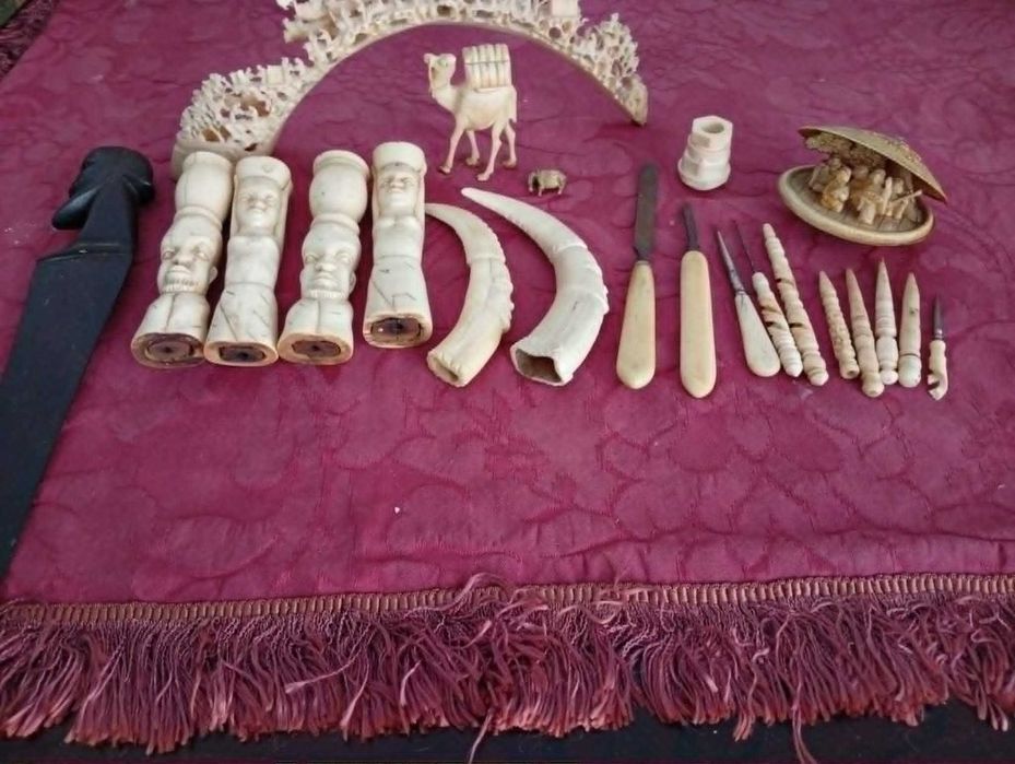 Peças artesanais africanas e orientais