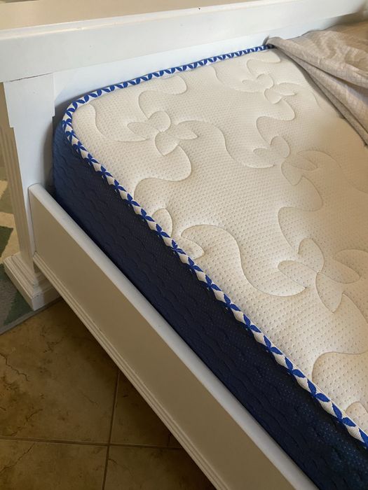 Продам ліжко з матрамом 220х200