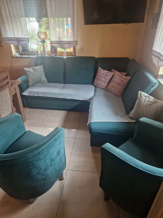 Zestaw mebli narożnik + dwa fotele i stolik kawowy