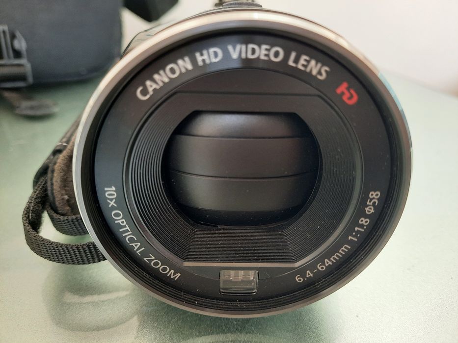 Відеокамера Canon Vixia HF S100