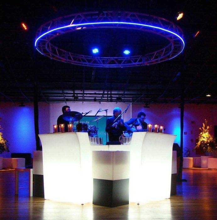Bancada com iluminação para dj