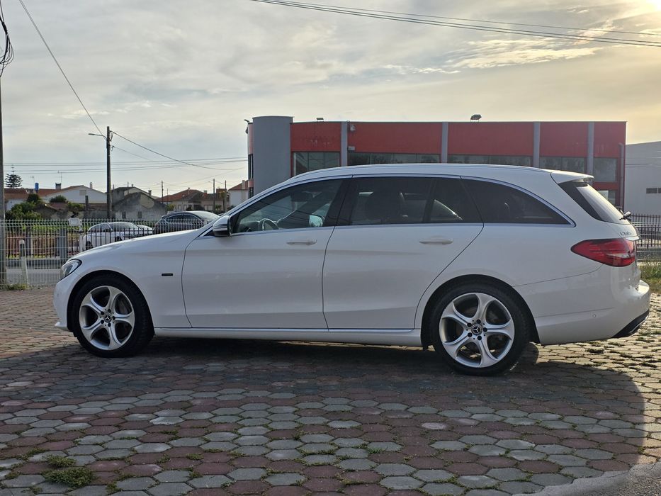 Mercedes-Benz Classe C 350e Plug-in Hybrid (Gasolina/Elétrico)