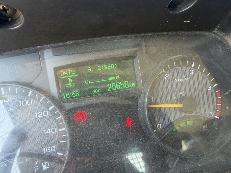 Mitsubishi Fuso 2023 com báscula