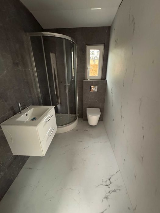 Dom mobilny, salon, łazienka i dwa pokoje