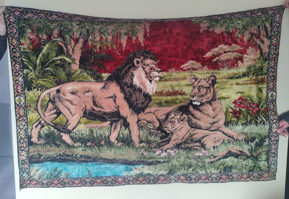 Tapeçaria de parede com leões – peça decorativa clássica em tecido