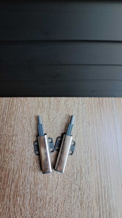 2 portas STUDSVIKEN para estrutura BESTA