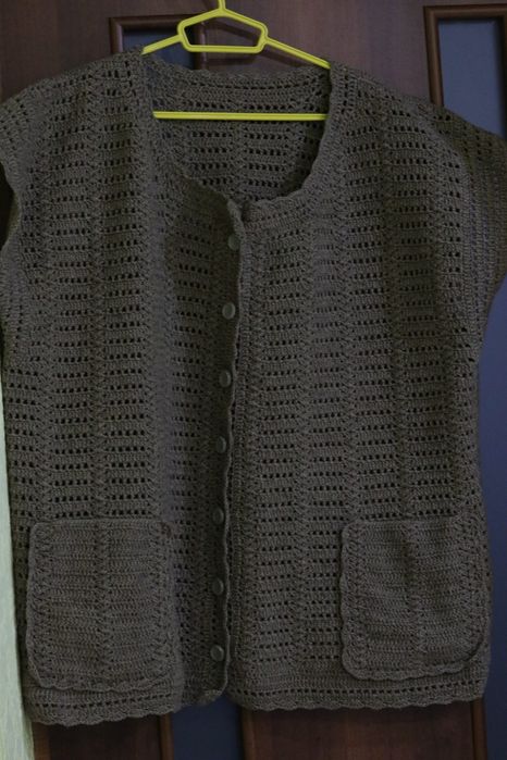 Жилетка вязаная ручной работы 60 размер  . Новая