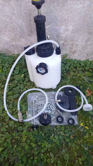 Pompka ciśnieniowa do płynu hamulcowego / oleju - zestaw