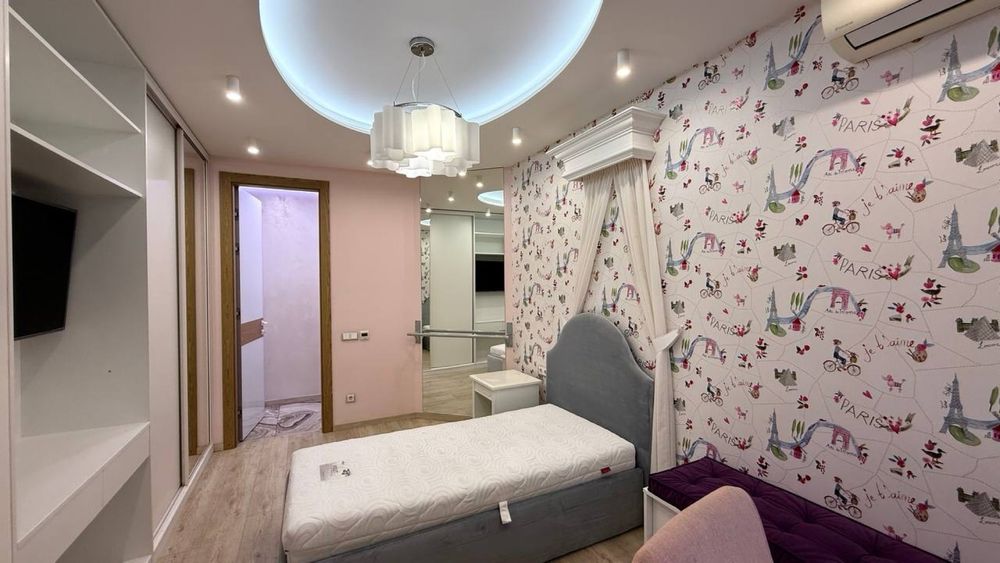 Продам 4-комнатную квартиру в ЖК Атлант. 3 спальни. Мебель и техника.