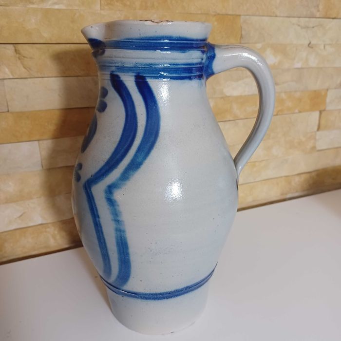 Stare, malowane naczynia ceramiczne