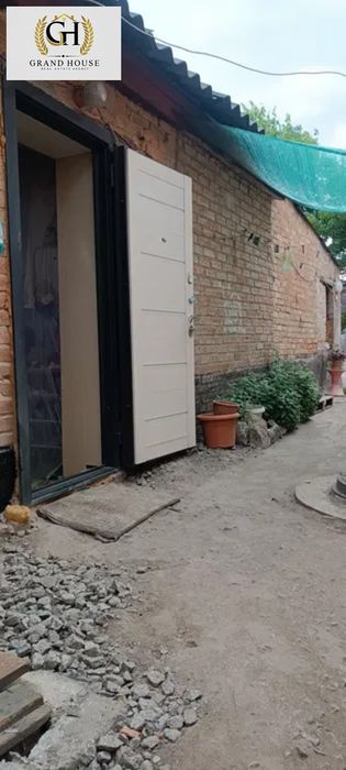 Продам частину будинку. Район Шкільний.