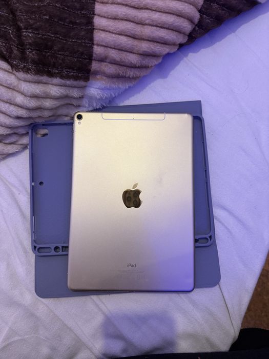 iPad Pro 10.5 em bom estado + capa e carregador