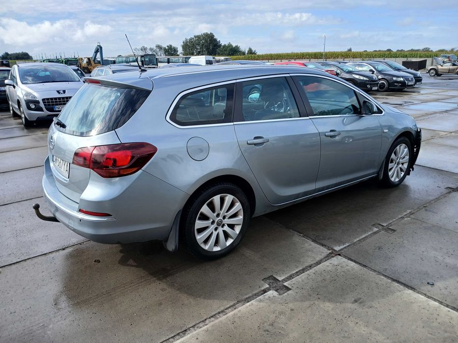 Opel Astra 1,6 diesel, 2015 rok