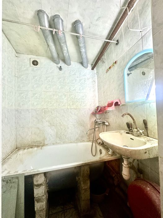 Продам 1/2 дома р-он Новые дома 1 мин Коммунальный рынок , газ, вода, центральная канализация