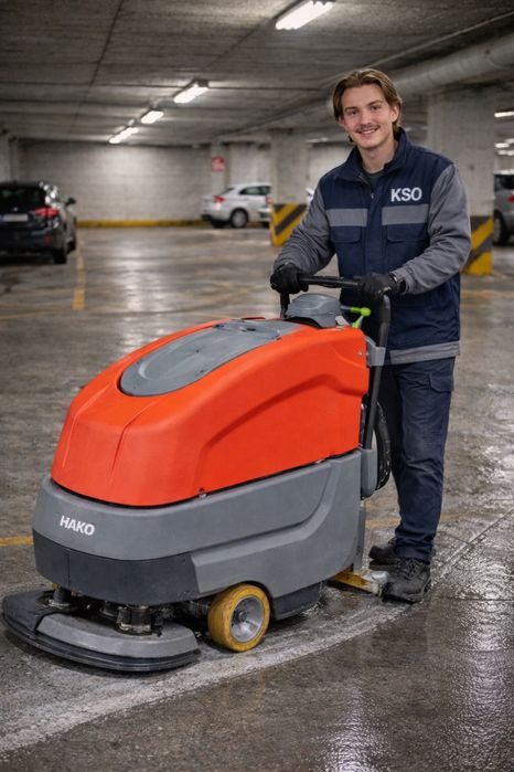 Mycie/doczyszczanie/szorowanie  powierzchni garażowych i hal