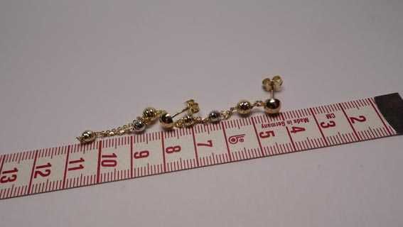 Złote wiszące kolczyki łańcuszki diamentowane dwukolorowe kulki.