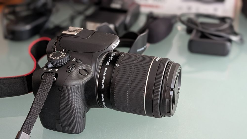 Canon EOS 100D c/ muitos extras