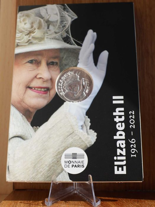 França Moeda Comemorativa 10 € Prata - Isabel II (CoinPostal)